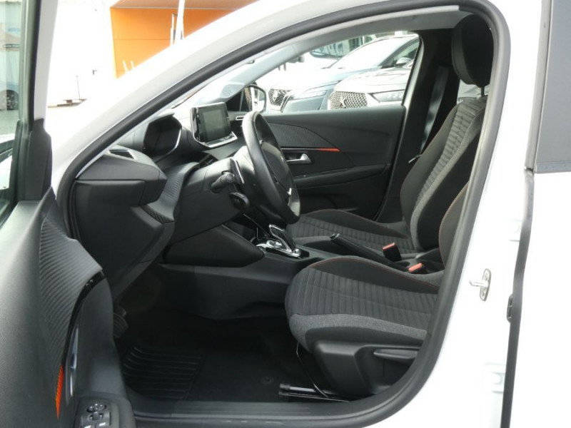 Photo 14 de l'offre de PEUGEOT 208 1.2 PureTech 100 EAT8 ACTIVE CarPlay SC à 17950€ chez Mérignac auto