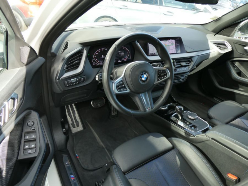 Photo 15 de l'offre de BMW SERIE 1 (F40) 120D 190 BVA8 M SPORT CarPlay ACC SC Attel. à 28490€ chez Mérignac auto