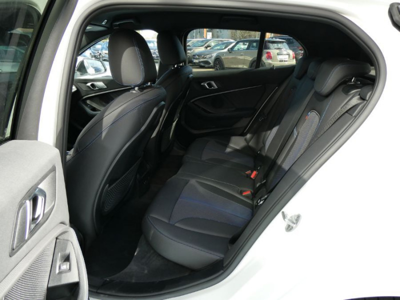 Photo 7 de l'offre de BMW SERIE 1 (F40) 120D 190 BVA8 M SPORT CarPlay ACC SC Attel. à 28490€ chez Mérignac auto
