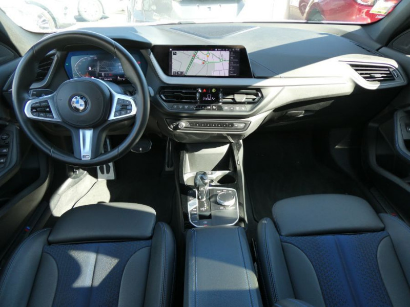 Photo 4 de l'offre de BMW SERIE 1 (F40) 120D 190 BVA8 M SPORT CarPlay ACC SC Attel. à 28490€ chez Mérignac auto