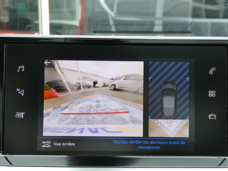Photo 7 de l'offre de PEUGEOT 208 II 1.2 PureTech 100 BVM6 ALLURE PACK Cockpit 3D TOIT Pano Camera à 17470€ chez Mérignac auto
