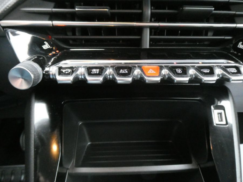 Photo 25 de l'offre de PEUGEOT 208 II 1.2 PureTech 100 BVM6 ACTIVE SC CarPlay à 14950€ chez Mérignac auto