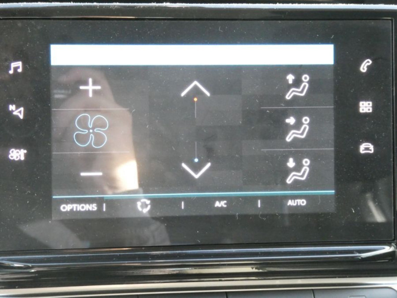 Photo 14 de l'offre de CITROEN C3 III NEW 1.2 PureTech 110 EAT6 SHINE GPS JA16 à 16890€ chez Mérignac auto