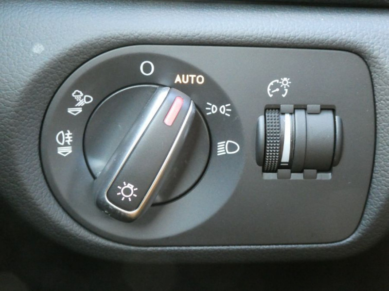 Photo 31 de l'offre de AUDI Q3 II 1.4 TFSI 150 S tronic GPS SC Xénon Hayon EL. Key Less à 24950€ chez Mérignac auto