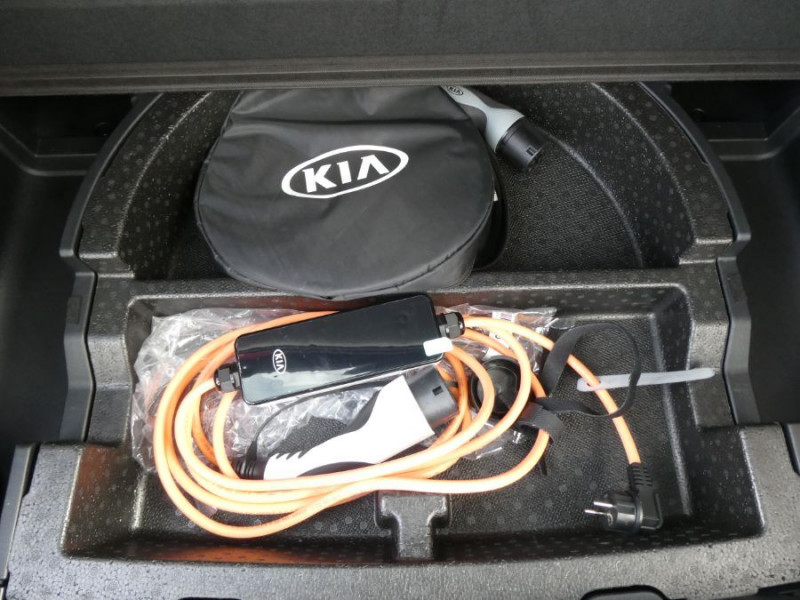 Photo 6 de l'offre de KIA E-NIRO 204cv 64kWh PREMIUM GPS Camera JBL à 24950€ chez Mérignac auto