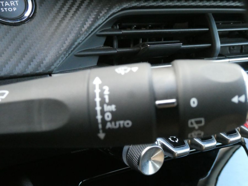 Photo 25 de l'offre de PEUGEOT 208 II 1.2 PureTech 100 BVM6 ALLURE PACK Cockpit 3D TOIT Pano Camera à 16950€ chez Mérignac auto