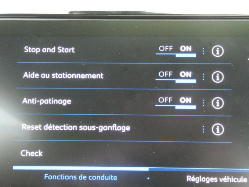 Photo 13 de l'offre de PEUGEOT 2008 II 1.2 PureTech 100 BVM6 ALLURE GPS à 20450€ chez Mérignac auto