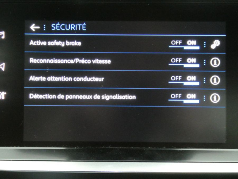 Photo 19 de l'offre de PEUGEOT 2008 II 1.2 PureTech 100 BVM6 ALLURE GPS à 20250€ chez Mérignac auto