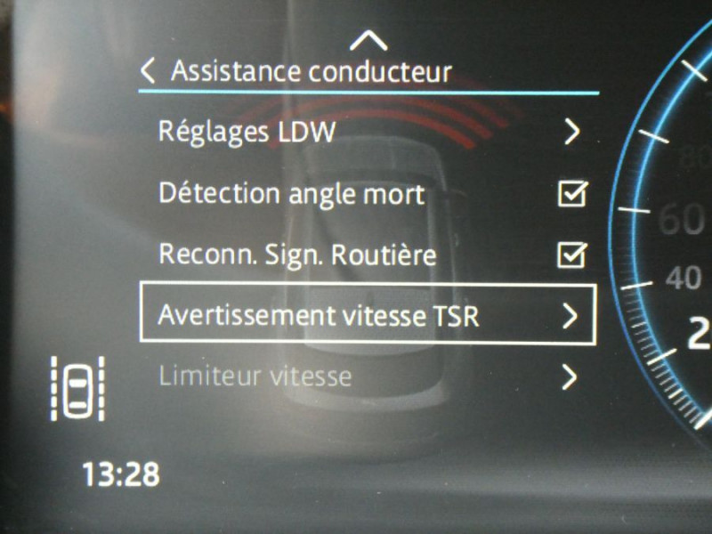 Photo 22 de l'offre de JAGUAR F-PACE 2.0 D 180 BVA 4WD PORTFOLIO Camera 1ère Main à 28900€ chez Mérignac auto
