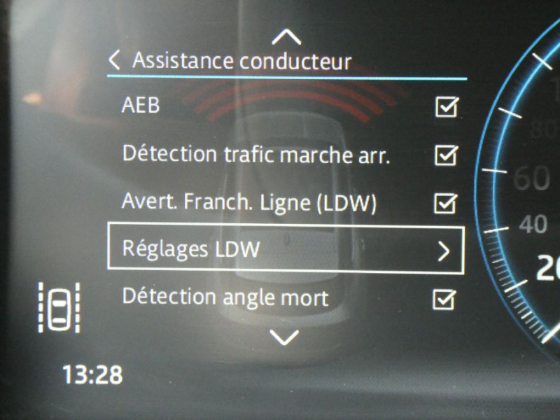 Photo 21 de l'offre de JAGUAR F-PACE 2.0 D 180 BVA 4WD PORTFOLIO Camera 1ère Main à 28900€ chez Mérignac auto