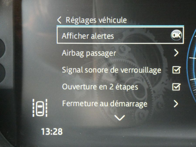 Photo 23 de l'offre de JAGUAR F-PACE 2.0 D 180 BVA 4WD PORTFOLIO Camera 1ère Main à 28900€ chez Mérignac auto