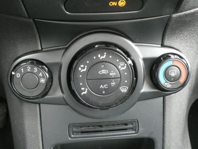 Photo 25 de l'offre de FORD FIESTA V 1.2 82 CLIM Bluetooth JA Privacy Glass 5P à 7950€ chez Mérignac auto