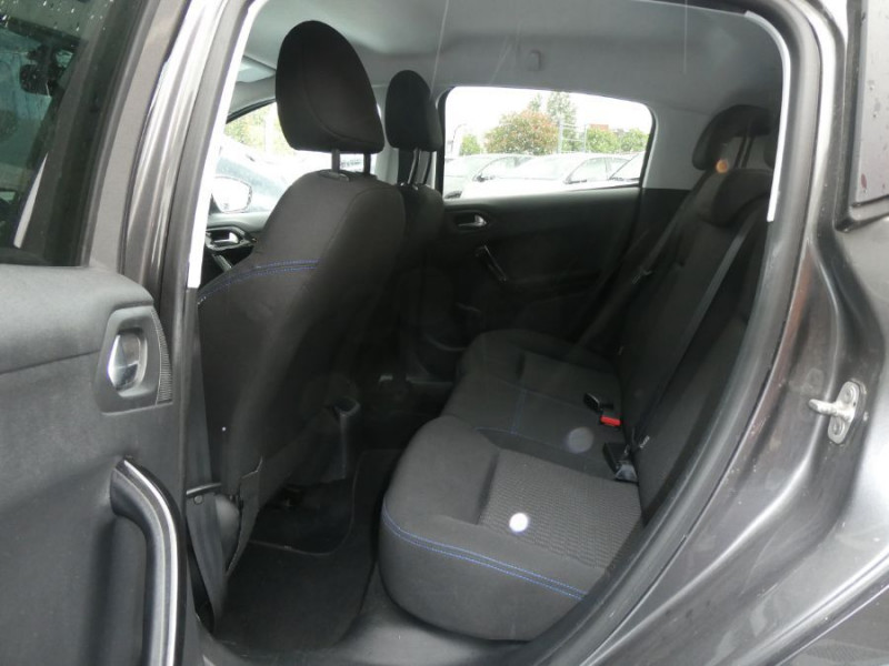 Photo 15 de l'offre de PEUGEOT 208 1.2 PureTech 82 STYLE GPS Privacy Glass Carplay à 10450€ chez Mérignac auto