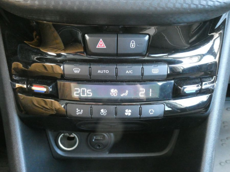 Photo 28 de l'offre de PEUGEOT 208 1.2 PureTech 82 STYLE GPS Privacy Glass Carplay à 11250€ chez Mérignac auto