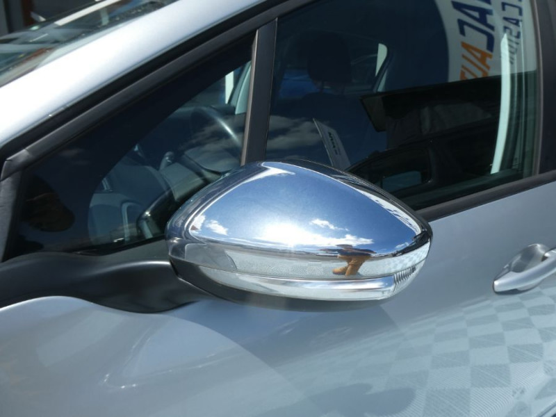 Photo 23 de l'offre de PEUGEOT 208 1.2 PureTech 82 STYLE GPS Privacy Glass Carplay à 11250€ chez Mérignac auto