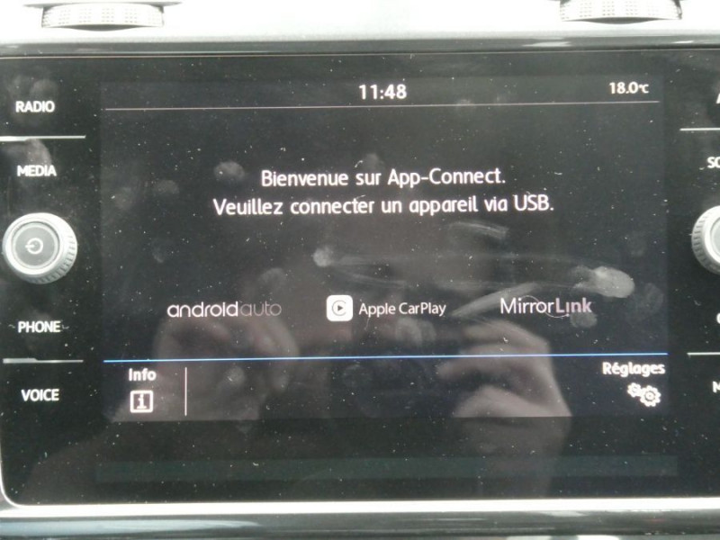 Photo 6 de l'offre de VOLKSWAGEN GOLF VII 1.0 TSI 115 BVM6 TRENDLINE Clim Auto CarPlay Radars RS à 16480€ chez Mérignac auto