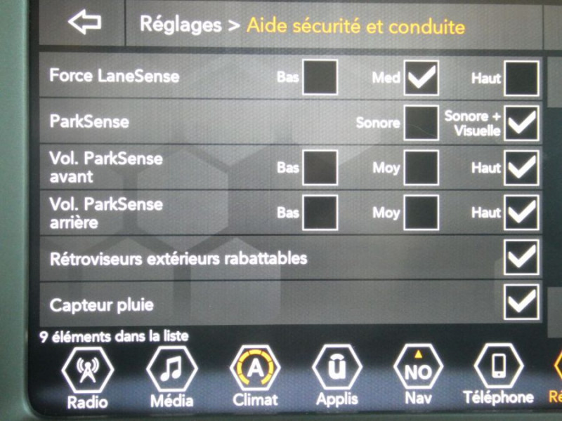 Photo 21 de l'offre de JEEP RENEGADE 1.6 MultiJet D 130 BVM6 LIMITED GPS Radars à 19490€ chez Mérignac auto