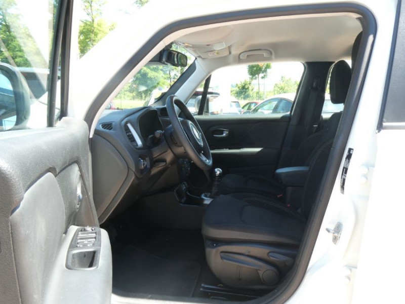 Photo 14 de l'offre de JEEP RENEGADE 1.6 MultiJet D 130 BVM6 LIMITED GPS Radars à 19490€ chez Mérignac auto