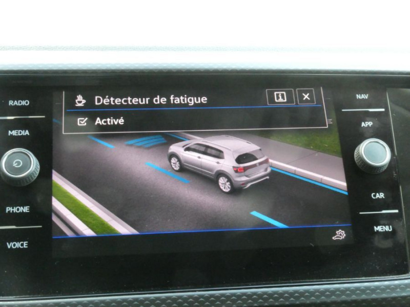 Photo 21 de l'offre de VOLKSWAGEN T-CROSS 1.0 TSI 110 DSG7 LIFE PACK COCKPIT CarPlay Radars ACC RER Privacy Glass à 23450€ chez Mérignac auto