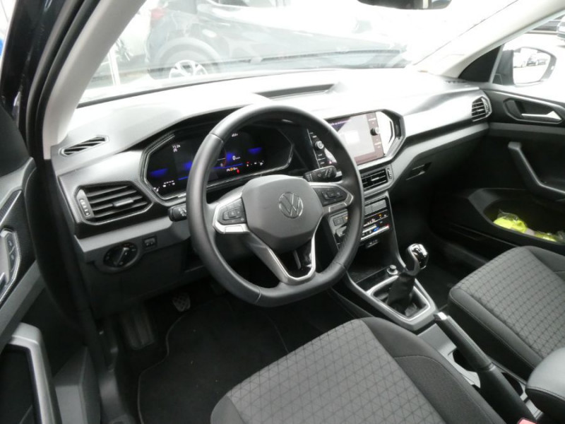 Photo 12 de l'offre de VOLKSWAGEN T-CROSS 1.0 TSI 110 BVM6 LIFE PACK COCKPIT CarPlay Radars ACC RER Privacy Glass à 21470€ chez Mérignac auto