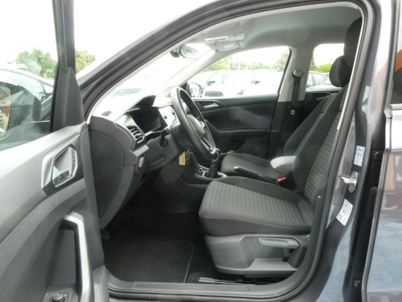 Photo 13 de l'offre de VOLKSWAGEN T-CROSS 1.0 TSI 110 BVM6 LIFE PACK COCKPIT CarPlay Radars ACC RER Privacy Glass à 21470€ chez Mérignac auto