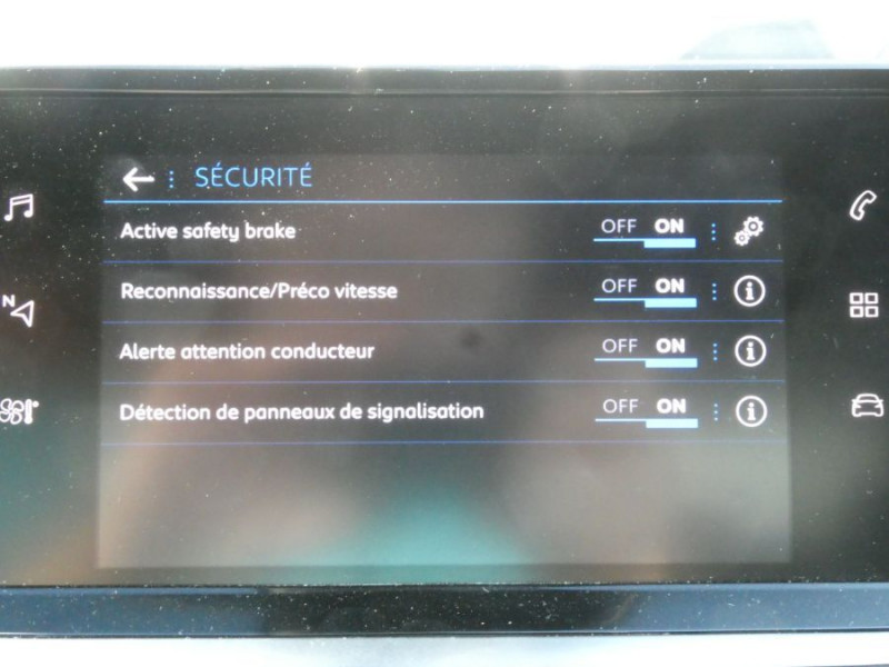 Photo 20 de l'offre de PEUGEOT 2008 II 1.2 PureTech 100 BVM6 ALLURE GPS à 19480€ chez Mérignac auto
