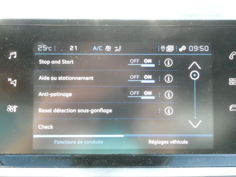 Photo 21 de l'offre de PEUGEOT 2008 II 1.2 PureTech 100 BVM6 ALLURE GPS à 19480€ chez Mérignac auto