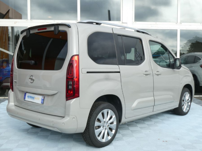 Photo 2 de l'offre de OPEL COMBO LIFE 1.5 DIESEL 130 BVM6 ELEGANCE GPS Camera Radars JA17 à 23490€ chez Mérignac auto