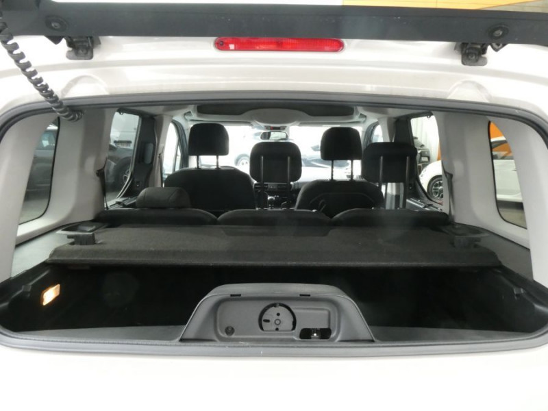 Photo 17 de l'offre de OPEL COMBO LIFE 1.5 DIESEL 130 BVM6 ELEGANCE GPS Camera Radars JA17 à 23490€ chez Mérignac auto