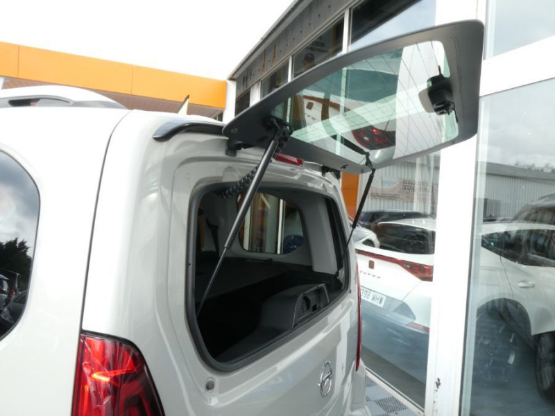 Photo 19 de l'offre de OPEL COMBO LIFE 1.5 DIESEL 130 BVM6 ELEGANCE GPS Camera Radars JA17 à 23490€ chez Mérignac auto