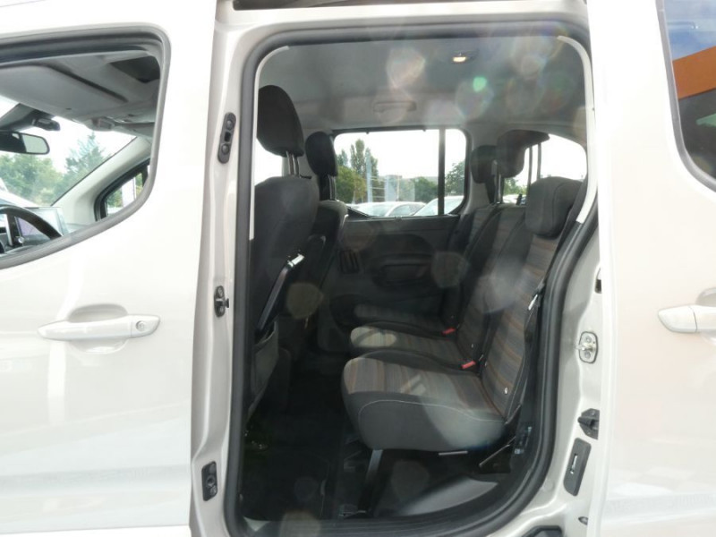 Photo 15 de l'offre de OPEL COMBO LIFE 1.5 DIESEL 130 BVM6 ELEGANCE GPS Camera Radars JA17 à 23490€ chez Mérignac auto