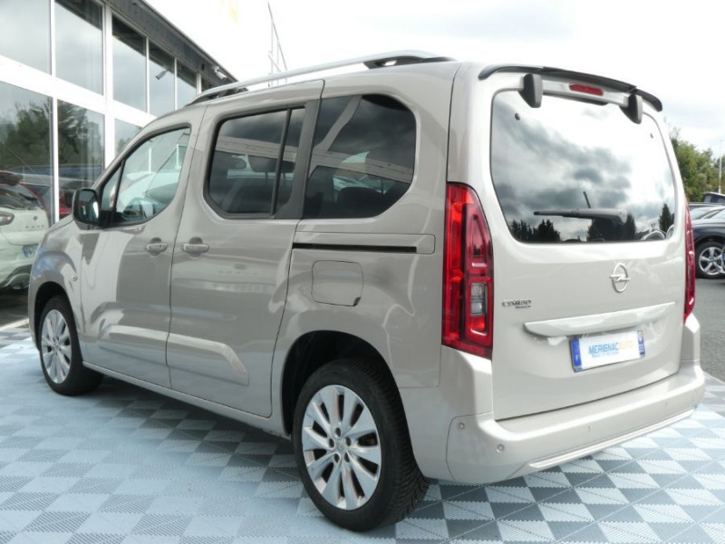 Photo 25 de l'offre de OPEL COMBO LIFE 1.5 DIESEL 130 BVM6 ELEGANCE GPS Camera Radars JA17 à 23490€ chez Mérignac auto