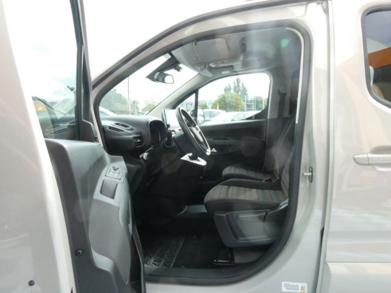 Photo 14 de l'offre de OPEL COMBO LIFE 1.5 DIESEL 130 BVM6 ELEGANCE GPS Camera Radars JA17 à 23490€ chez Mérignac auto