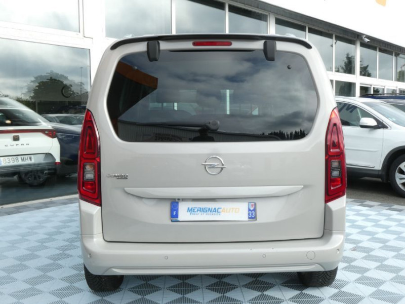 Photo 10 de l'offre de OPEL COMBO LIFE 1.5 DIESEL 130 BVM6 ELEGANCE GPS Camera Radars JA17 à 23490€ chez Mérignac auto