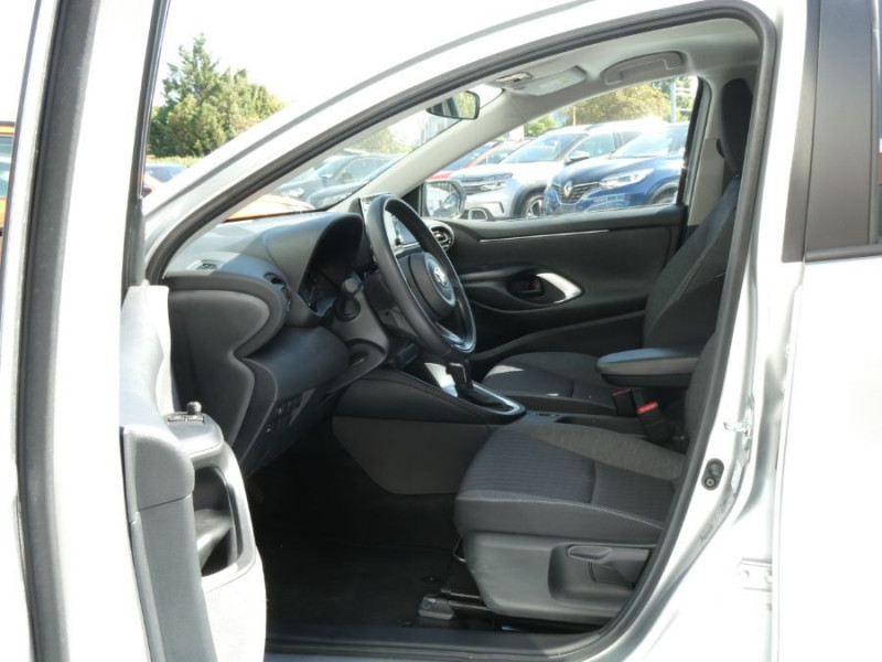 Photo 14 de l'offre de TOYOTA YARIS IV HYBRIDE 116H BVA DYNAMIC Camera ACC à 19280€ chez Mérignac auto