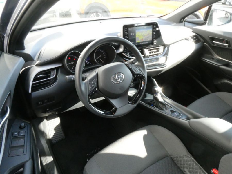 Photo 13 de l'offre de TOYOTA C-HR (2) 1.8 HYBRIDE 122H E-CVT 2WD C-ENTER GPS Camera à 25950€ chez Mérignac auto