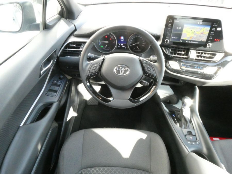 Photo 4 de l'offre de TOYOTA C-HR (2) 1.8 HYBRIDE 122H E-CVT 2WD C-ENTER GPS Camera à 25950€ chez Mérignac auto