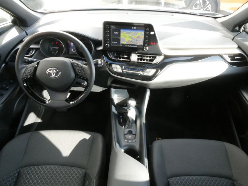 Photo 14 de l'offre de TOYOTA C-HR (2) 1.8 HYBRIDE 122H E-CVT 2WD C-ENTER GPS Camera à 25950€ chez Mérignac auto