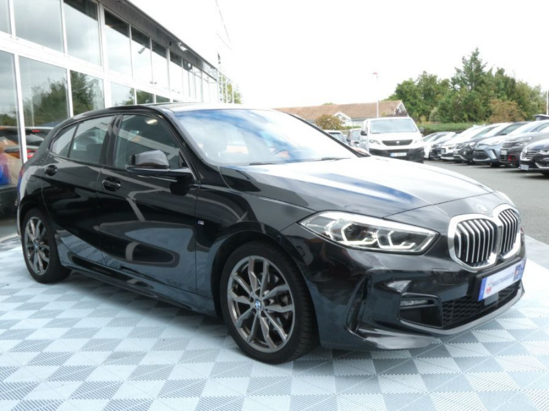 Photo 2 de l'offre de BMW SERIE 1 (F40) 118iA 136 BVA7 M SPORT GPS Hayon EL.JA18 à 27490€ chez Mérignac auto