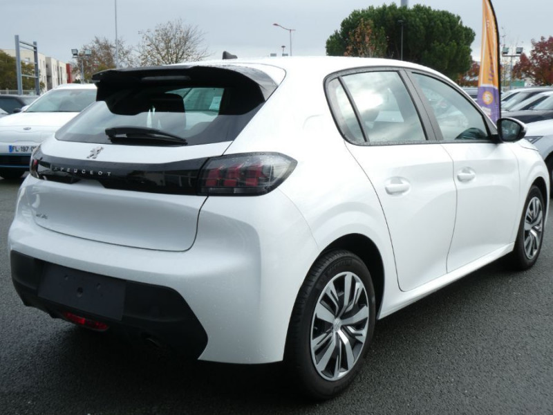 Photo 8 de l'offre de PEUGEOT 208 II 1.2 PureTech 100 BVM6 ACTIVE SC CarPlay à 14450€ chez Mérignac auto