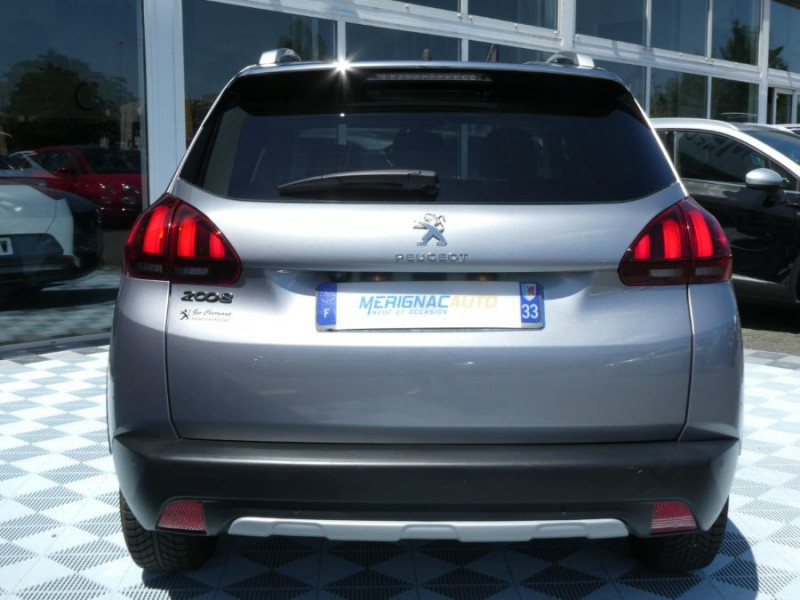 Photo 10 de l'offre de PEUGEOT 2008 1.2 PureTech 110 EAT6 ALLURE Toit Pano GPS Camera à 15450€ chez Mérignac auto