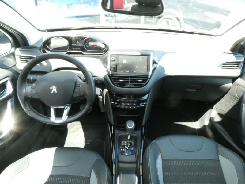 Photo 4 de l'offre de PEUGEOT 2008 1.2 PureTech 110 EAT6 ALLURE Toit Pano GPS Camera à 15450€ chez Mérignac auto