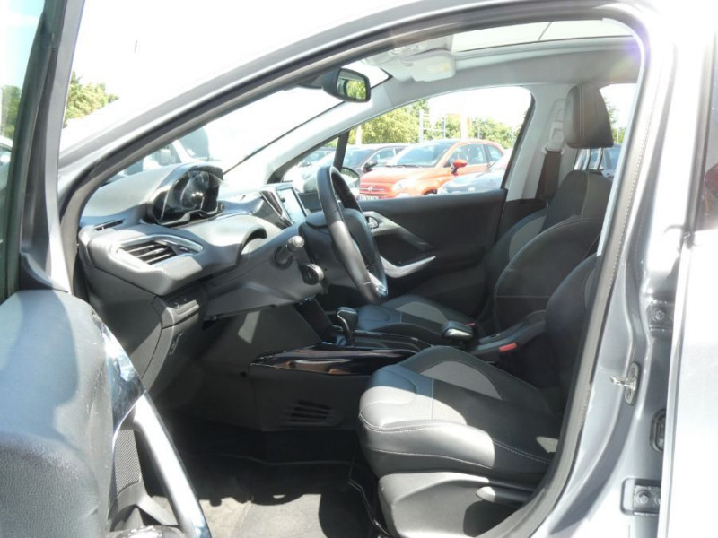 Photo 13 de l'offre de PEUGEOT 2008 1.2 PureTech 110 EAT6 ALLURE Toit Pano GPS Camera à 15450€ chez Mérignac auto