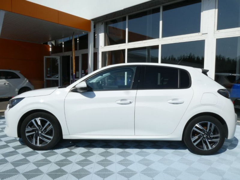 Photo 11 de l'offre de PEUGEOT 208 II 1.2 PureTech 100 BVM6 ALLURE PACK Cockpit 3D TOIT Pano Camera à 16890€ chez Mérignac auto