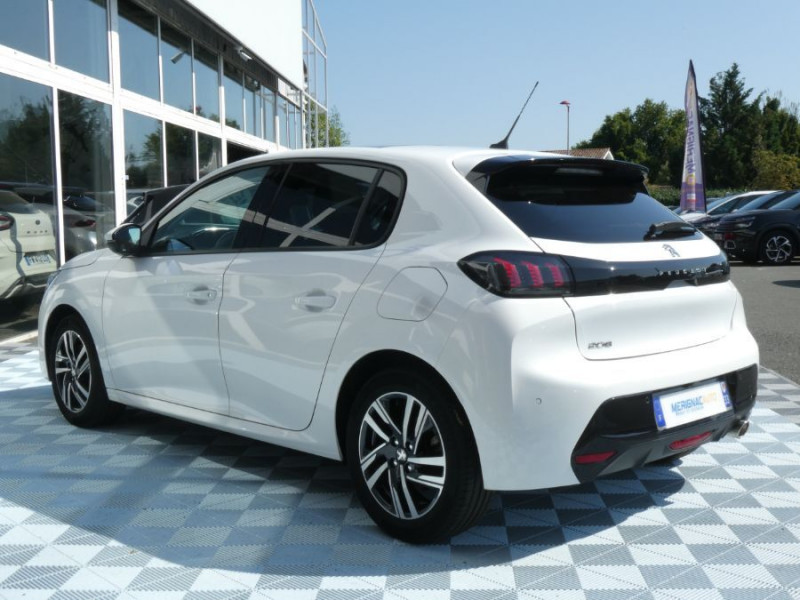 Photo 10 de l'offre de PEUGEOT 208 II 1.2 PureTech 100 BVM6 ALLURE PACK Cockpit 3D TOIT Pano Camera à 16890€ chez Mérignac auto