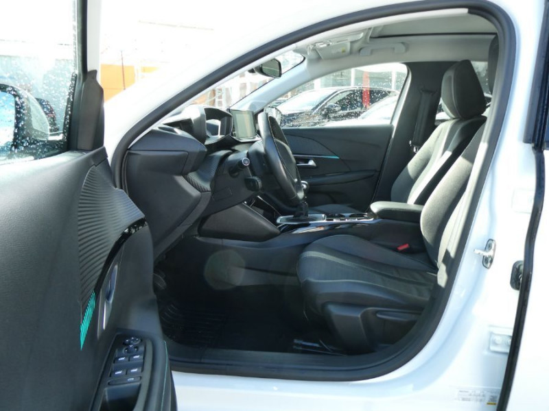 Photo 16 de l'offre de PEUGEOT 208 II 1.2 PureTech 100 BVM6 ALLURE PACK Cockpit 3D TOIT Pano Camera à 16890€ chez Mérignac auto