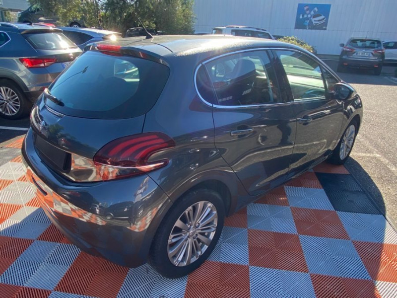 Photo 2 de l'offre de PEUGEOT 208 1.2 PureTech 82 ALLURE 5P à 9900€ chez Mérignac auto