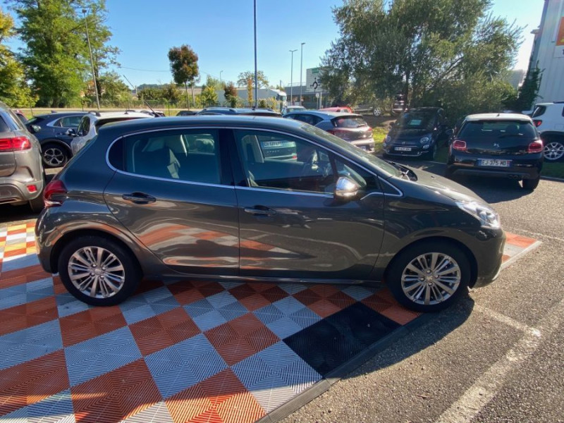 Photo 8 de l'offre de PEUGEOT 208 1.2 PureTech 82 ALLURE 5P à 9900€ chez Mérignac auto