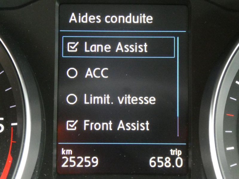 Photo 21 de l'offre de VOLKSWAGEN PASSAT SW VIII 2.0 TDI 150 DSG7 BUSINESS GPS Radars ACC à 30980€ chez Mérignac auto