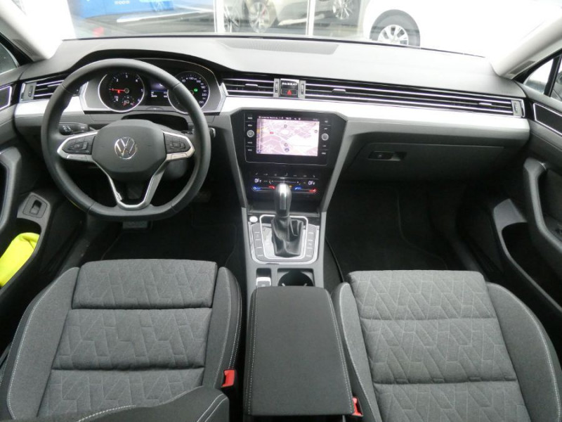 Photo 13 de l'offre de VOLKSWAGEN PASSAT SW VIII 2.0 TDI 150 DSG7 BUSINESS GPS Radars ACC à 30980€ chez Mérignac auto